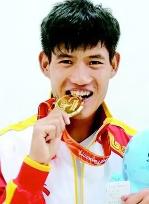 王亚栓  3000米障碍运动员